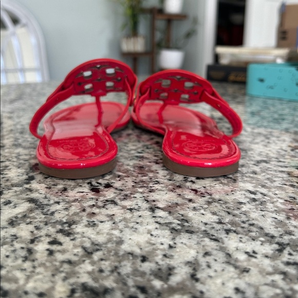 TORY BURCH Red Sandals with Logo Detail. Size 6 1/2M - Picture 3 of 6